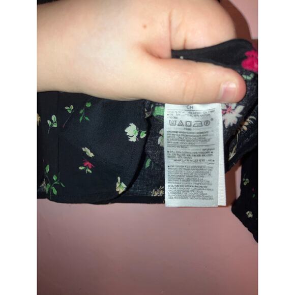 Old Navy black floral blouse size small - Picture 5 of 5